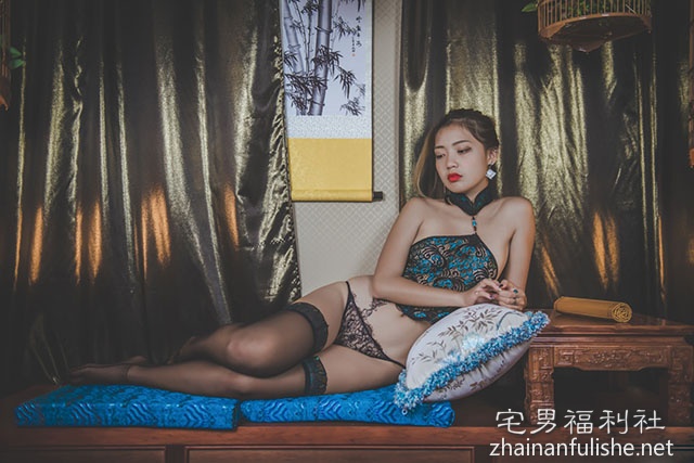 古典美女的蕾丝诱惑！「双手遮胸」太喷火，美乳包不住啊！ - 第11张