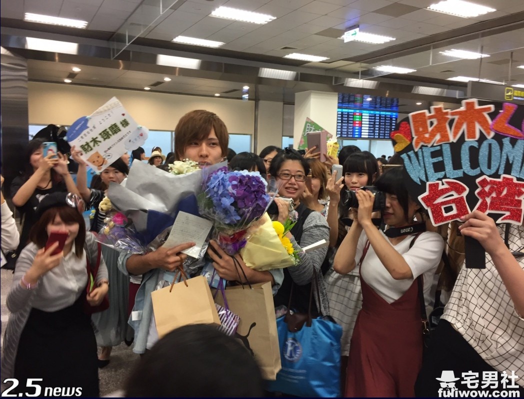 图片[4]-演员《财木琢磨》粉丝见面会，反差萌爆粉丝心-集忧台