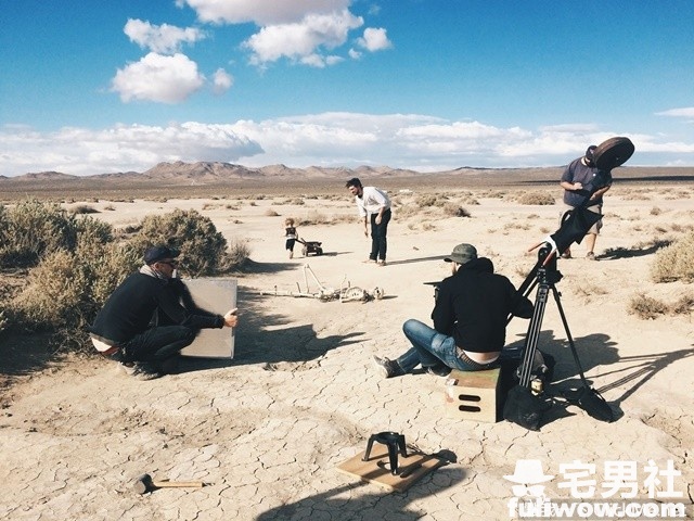 图片[13]-牛叉老爸把娃娃车改造成《疯狂麦斯》里的超威铠甲车！-集忧台