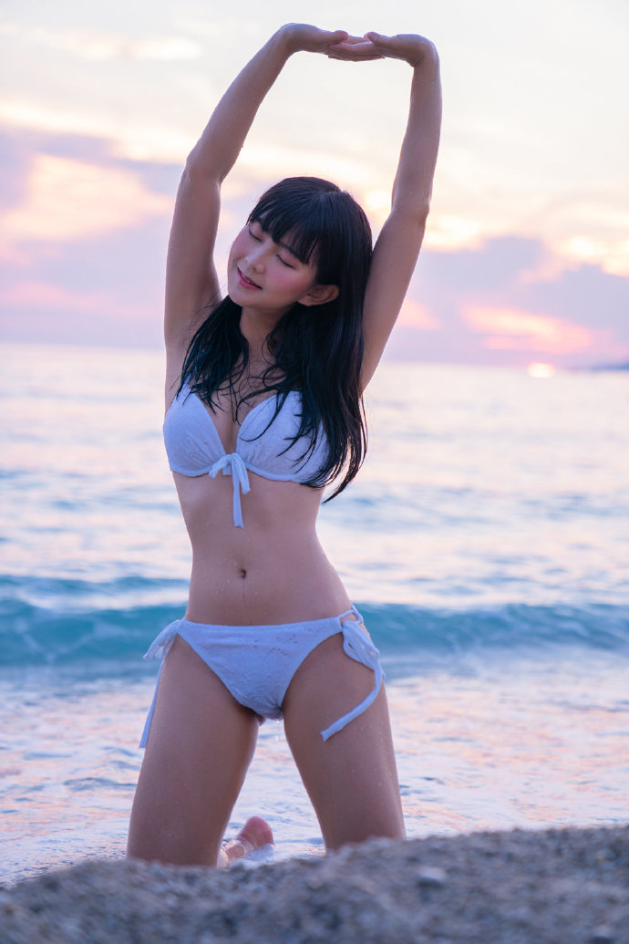 妹子图@澪mio兔兔纸 在爱琴海日落下的清凉-集忧台