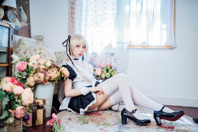 妹子图@果咩酱w 又是一套非常可爱的cos穹妹-集忧台