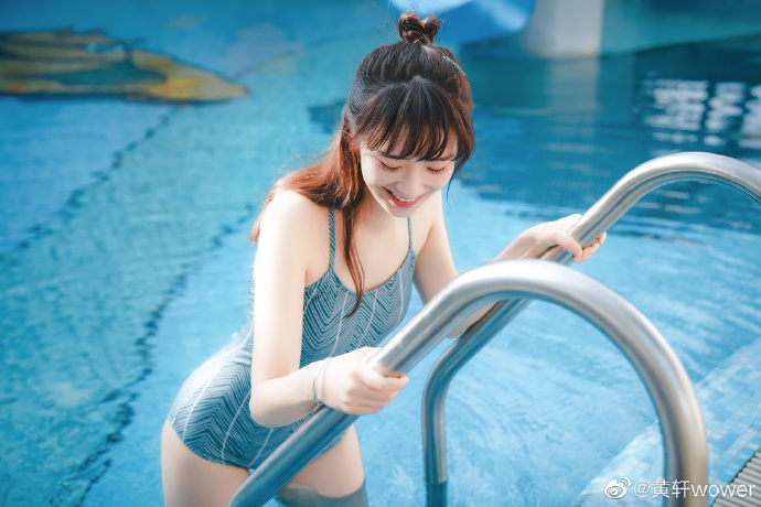 妹子图@黄轩wower 她的笑容让我感到幸福-集忧台