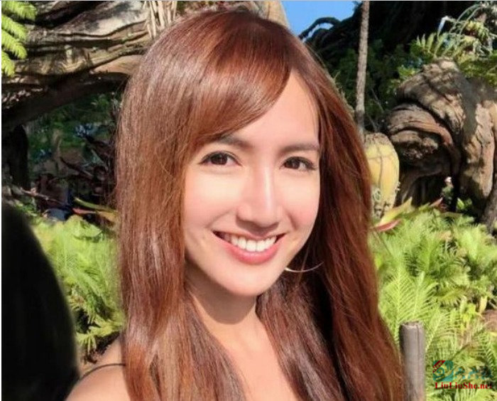 翁滋蔓紧黏富少当街调情 尺度之大令人咋舌-集忧台