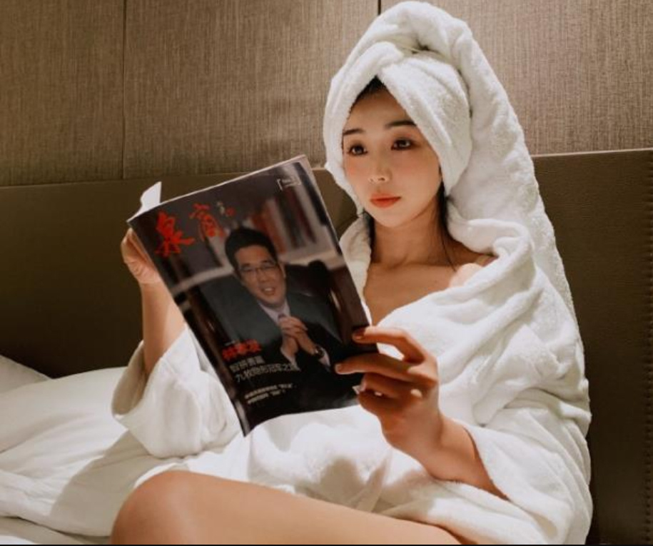 抖音张曼源书挡住图片火了，张曼源书挡住了什么？-集忧台