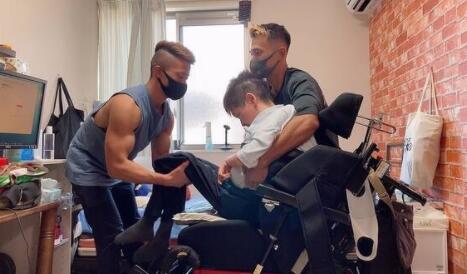 图片[3]-健身猛男看护师满是肌肉的白衣天使？-集忧台