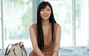 绫濑美波(绫濑みなみ)出道作品MEYD-870外科女医生解压新方式-集忧台