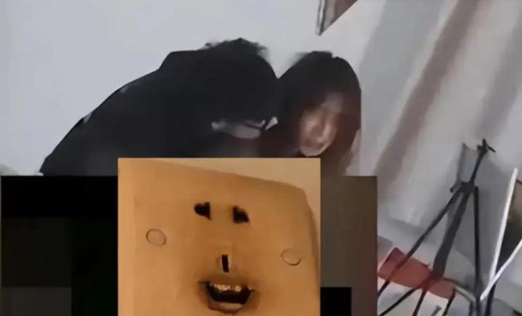 “烟台某学院小情侣画室1分52秒”小视频-集忧台