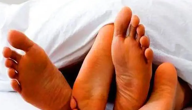 图片[5]-为什么有人睡觉喜欢把脚伸出被子？-集忧台